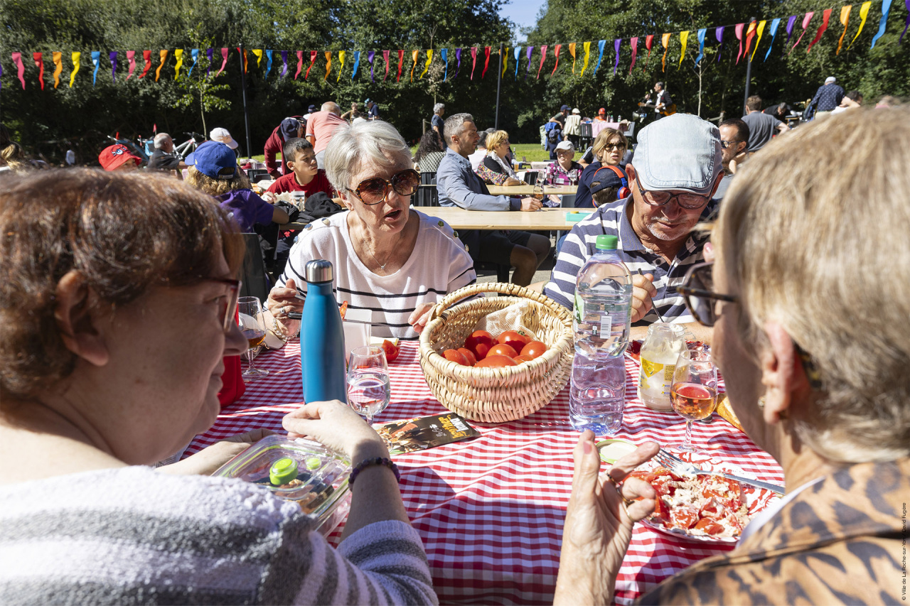 Image d'illustration pour : Un pique-nique géant, sous le soleil !