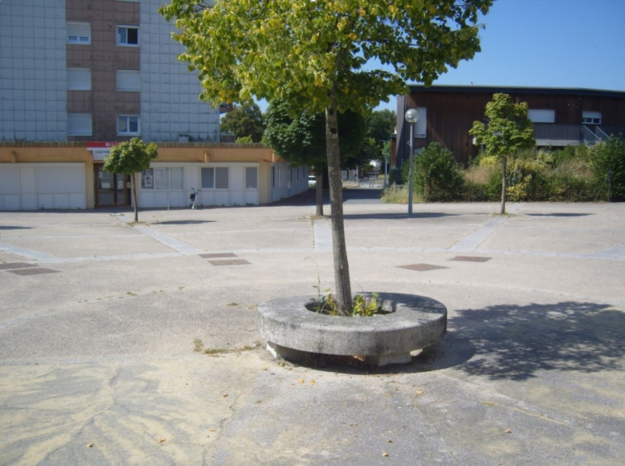 Image d'illustration pour : Embellissement Place des Eraudières (C. Commercial de la Généraudière) Image d'illustration pour : Embellissement Place des Eraudières (C. Commercial de la Généraudière)